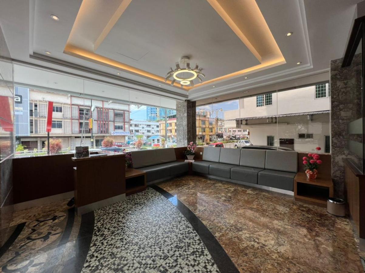 Nova Hotel Miri Kültér fotó