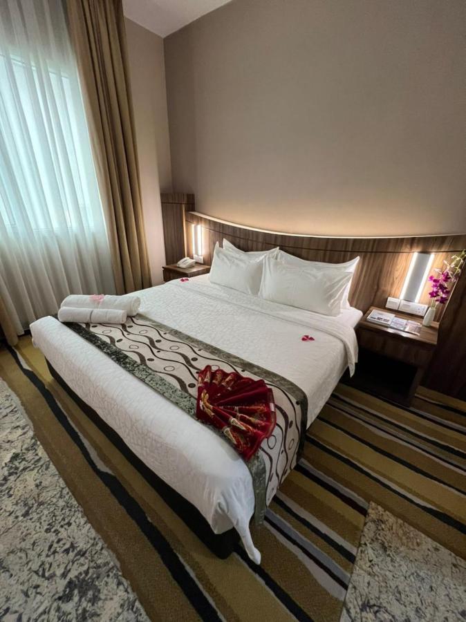 Nova Hotel Miri Kültér fotó