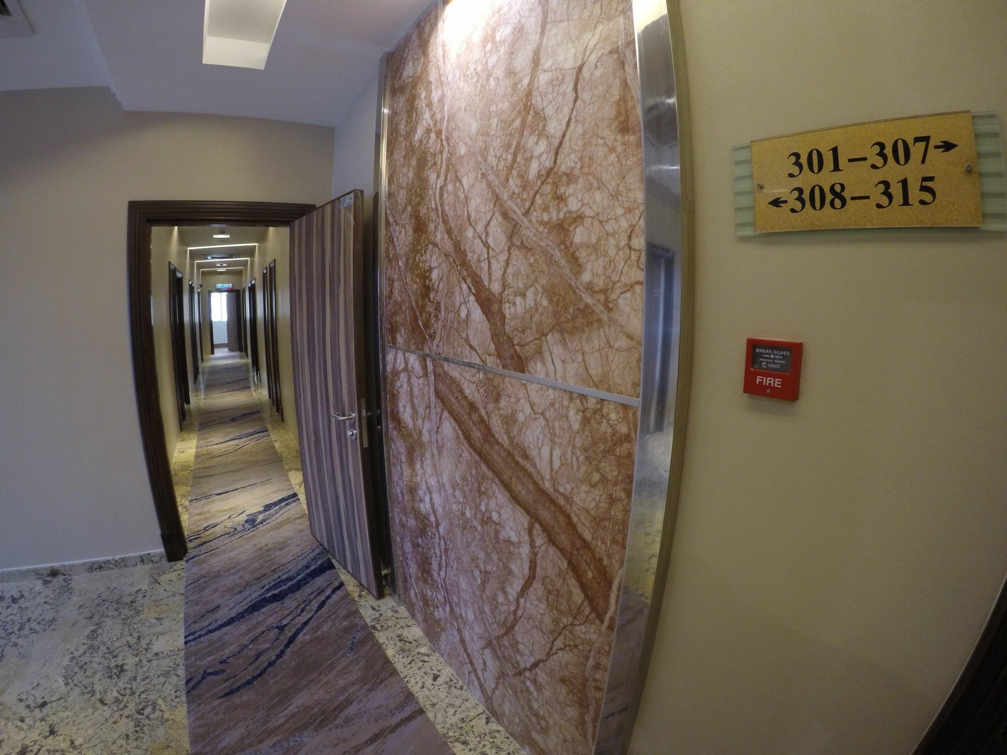 Nova Hotel Miri Kültér fotó